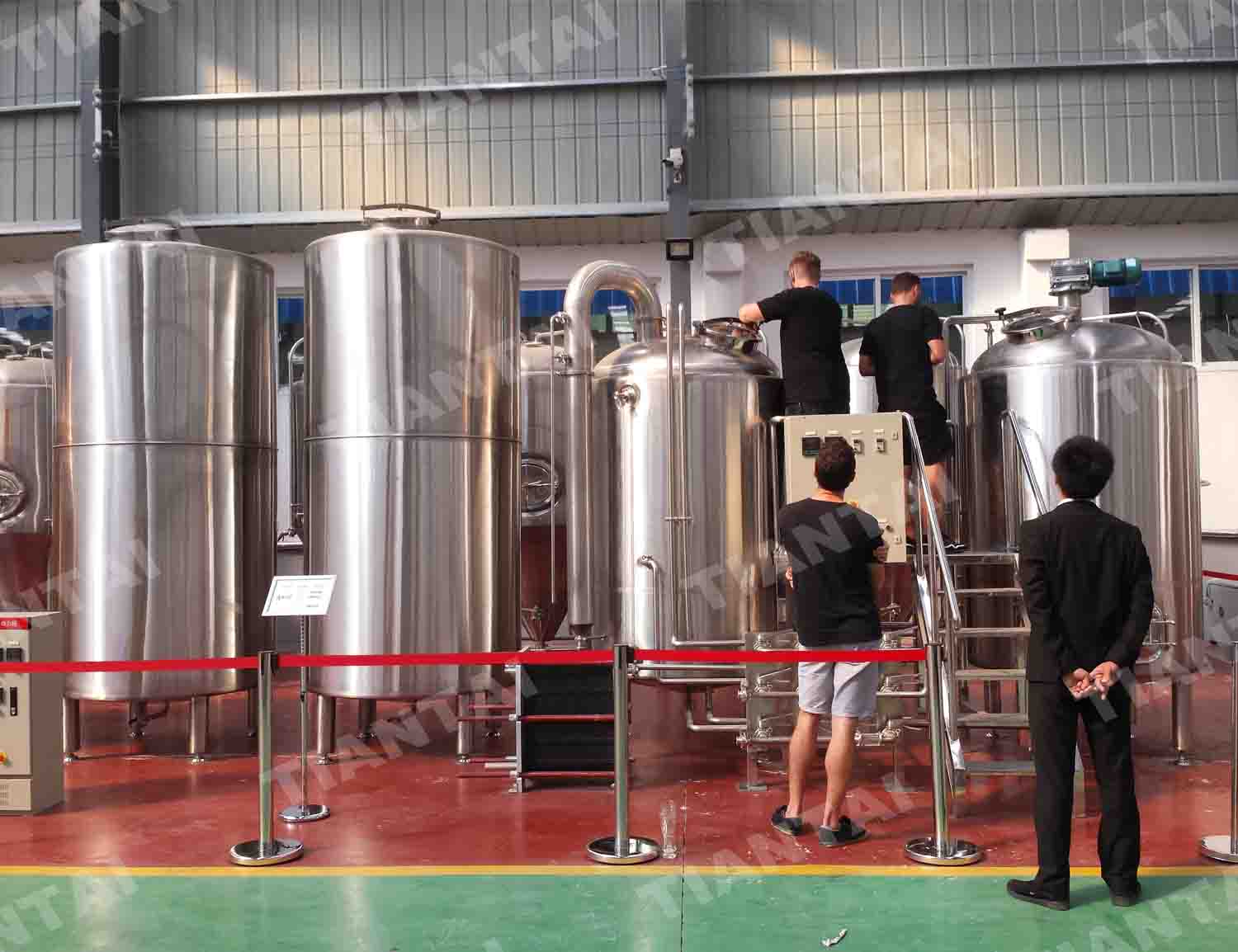 Australia customers’ examination of the 2000L beer brewery equipment before delivery